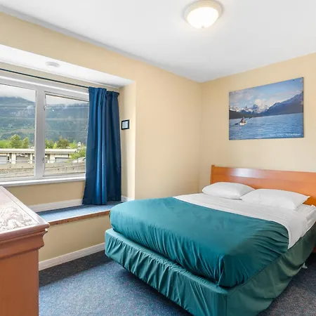 Squamish Adventure Inn Exterior photo