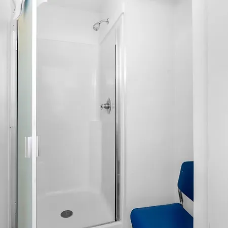 Squamish Adventure Inn Room photo