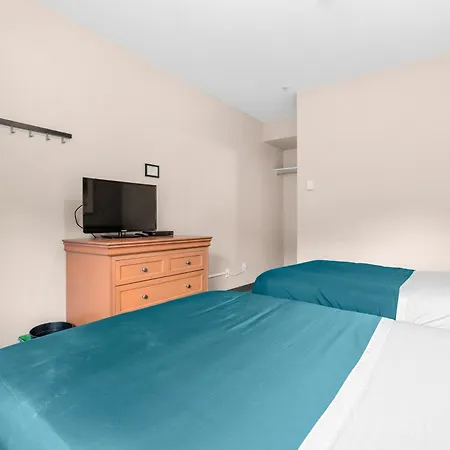 Squamish Adventure Inn Room photo
