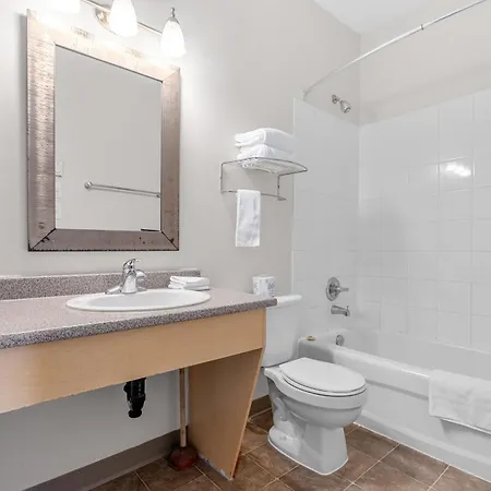 Squamish Adventure Inn Room photo