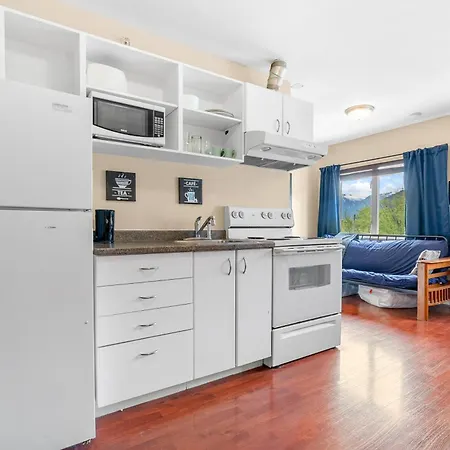 Squamish Adventure Inn Room photo