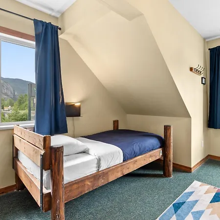 Squamish Adventure Inn Room photo