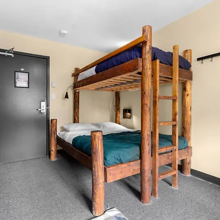 Squamish Adventure Inn Room photo