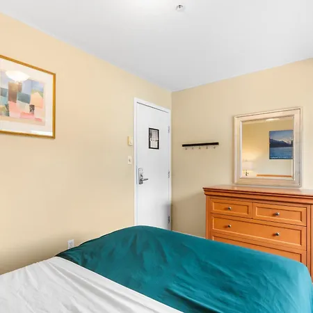 Squamish Adventure Inn Room photo