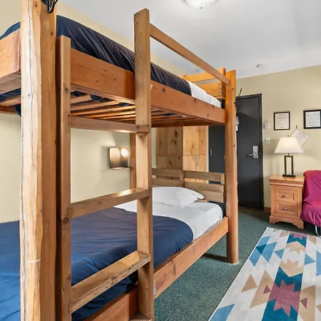 Squamish Adventure Inn Room photo