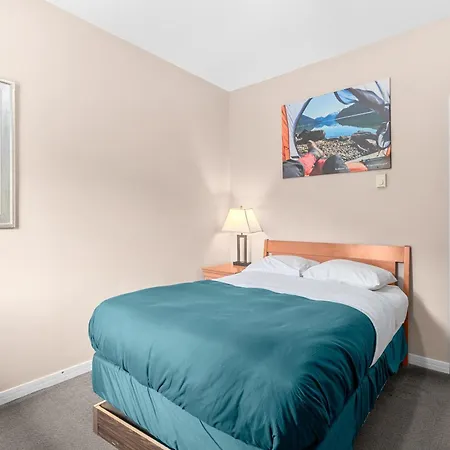 Squamish Adventure Inn Room photo