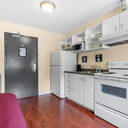 Squamish Adventure Inn Room photo